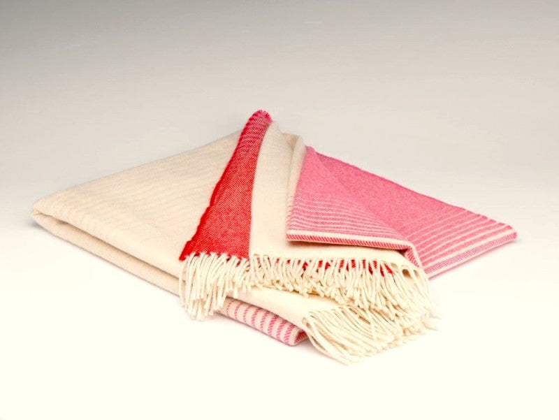 Merino Lambswool Throw – Fuchsia Ómbre - McNutt of Donegal