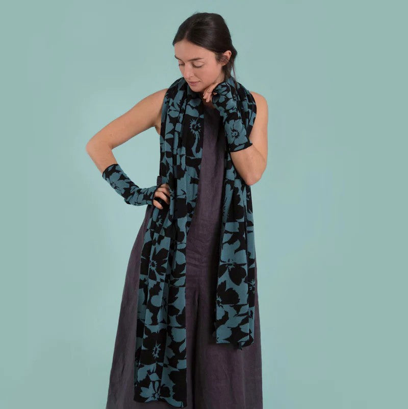 Silhouette Wrap and Wristwarmers - Nighttime - McKernan