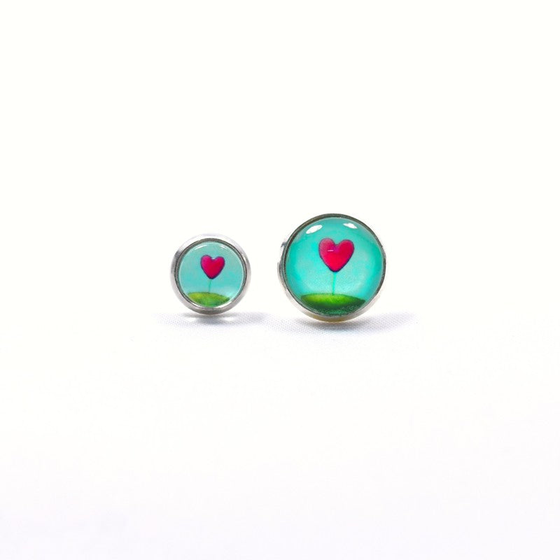 Small Stud and Stud Earrings – Be Mine – Amélie Gagné - scale